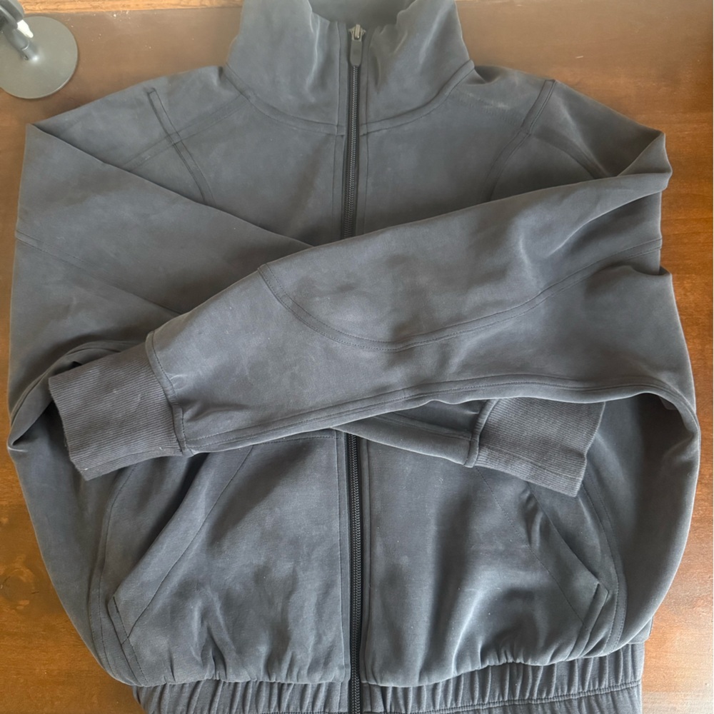 Super soft Lululemon Black Zip Up Jacket Size 2 Athletic Yoga Running